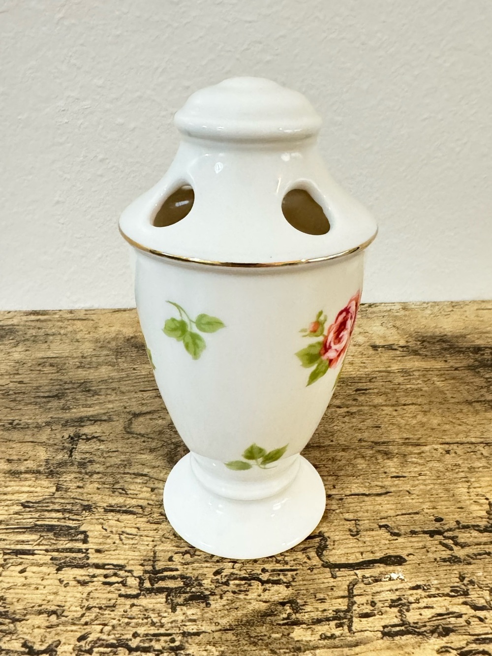 Martha Stewart Rose Bathroom Set | Soap Dish & Toothbrush Holder - Picture 5 of 14